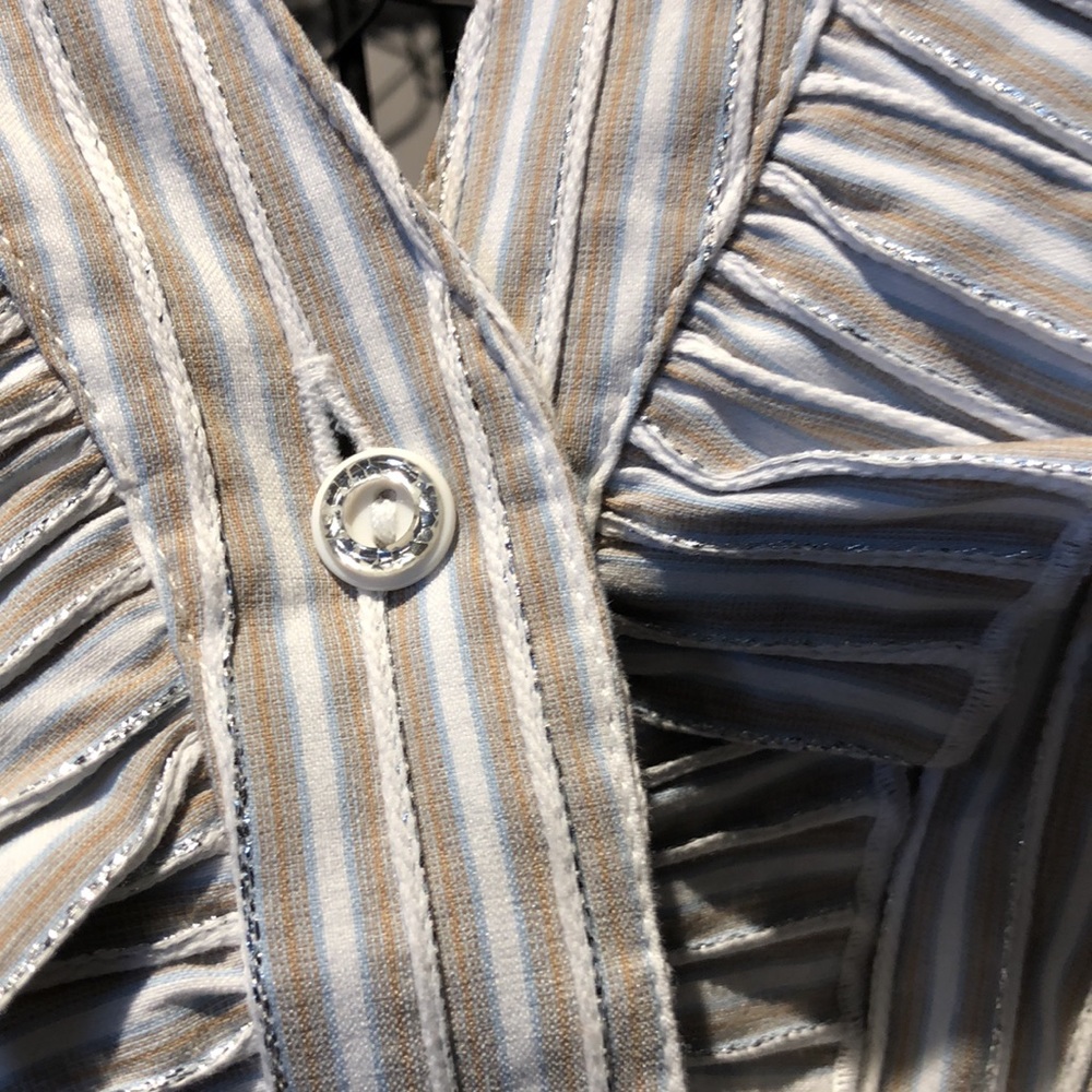 Pretty silver threaded shirt. - Picture 2 of 7